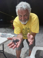 Rainer, onze paramedic redt een waterschildpadje